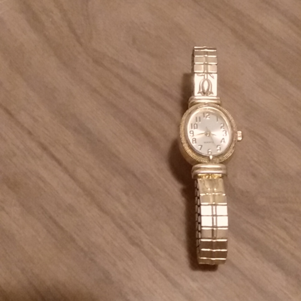 Advance vintage ladies watch